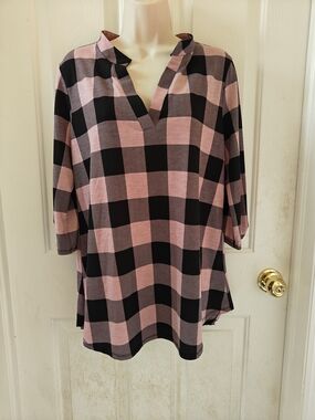 Women’s Pink and Black Plaid Split V-Neck Tunic